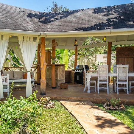 Private Pool Cottage Diani Beach Exterior photo