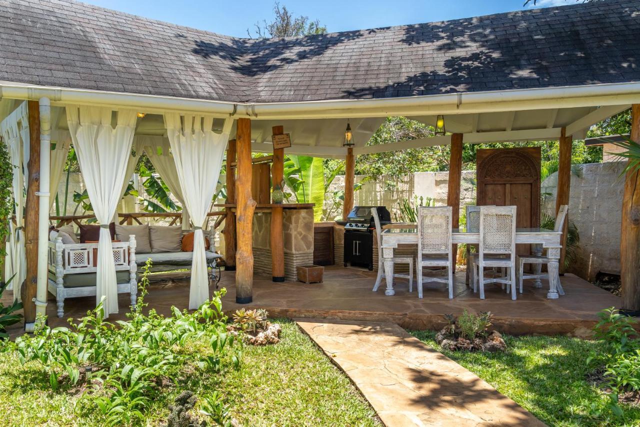 Private Pool Cottage Diani Beach Exterior photo