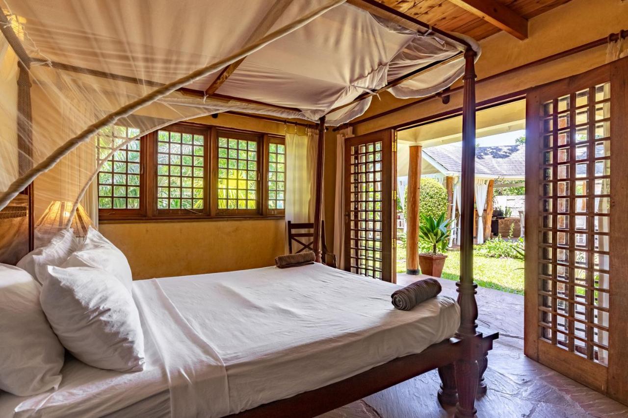 Private Pool Cottage Diani Beach Exterior photo
