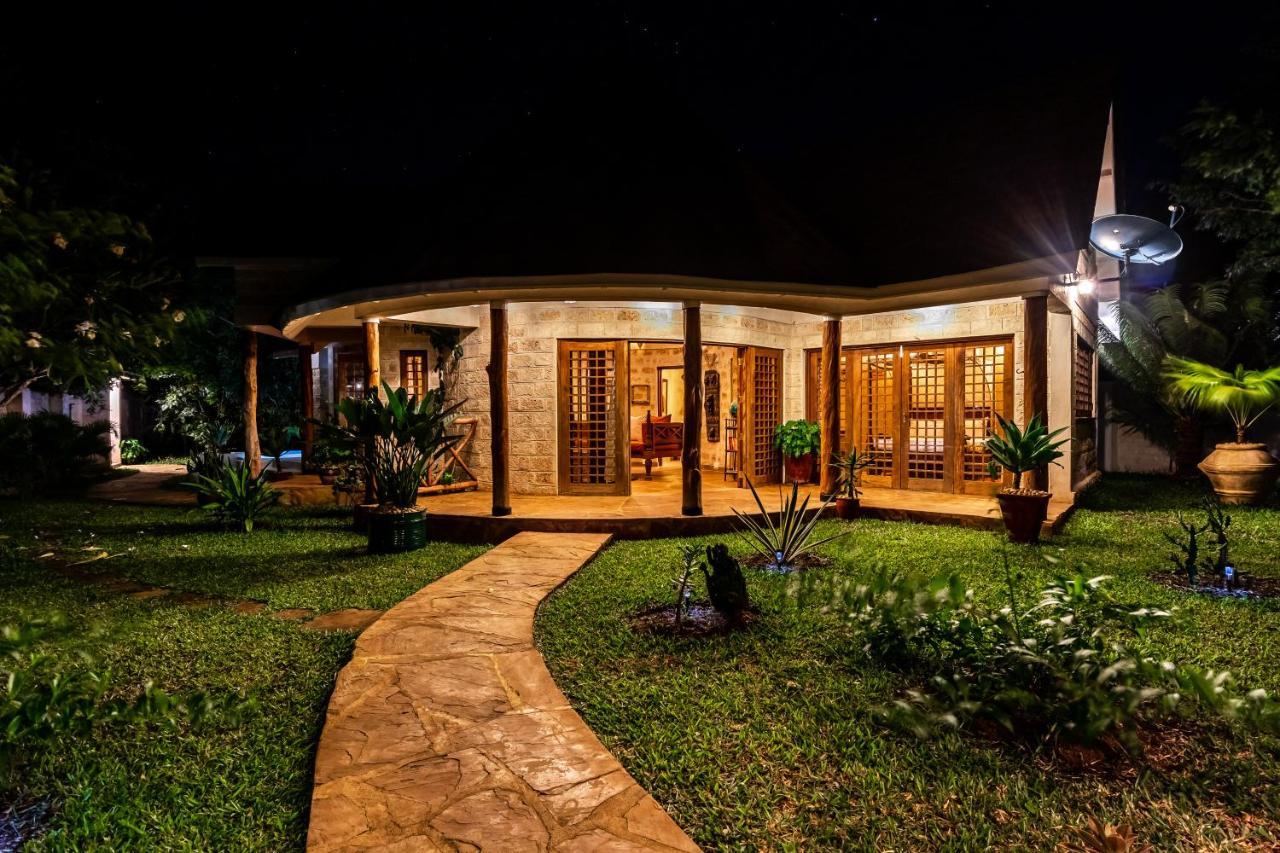 Private Pool Cottage Diani Beach Exterior photo