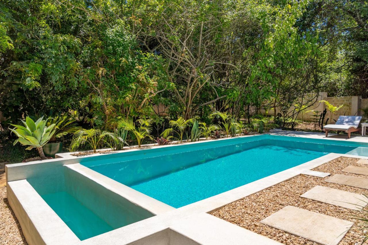 Private Pool Cottage Diani Beach Exterior photo